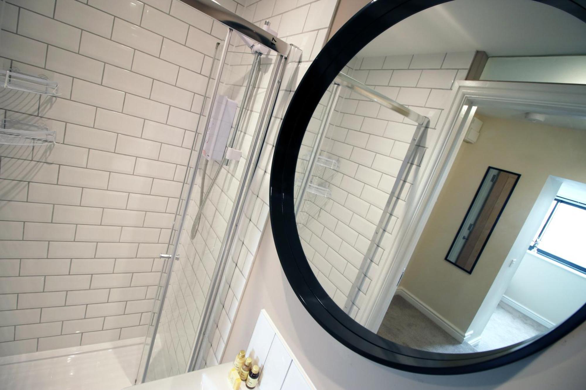 Luxury 4 Bedroom 4 Ensuite Home In Penarth Cardiff Luaran gambar